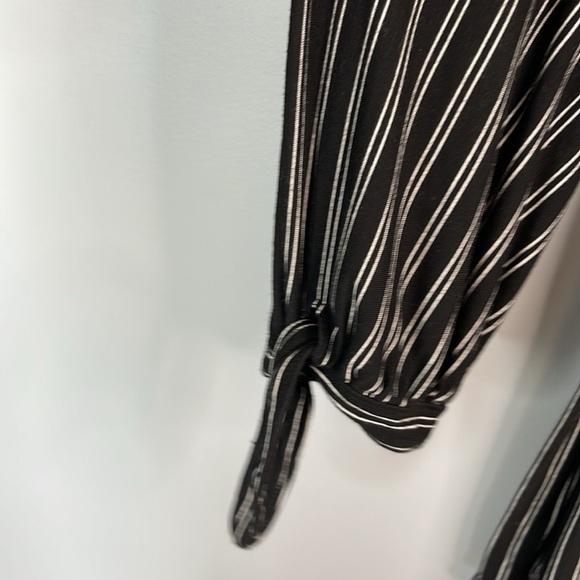 Max Studio Striped Tunic Top Black White Tied Sleeve Cuffs Stretch Plus Size 2X - Picture 5 of 12